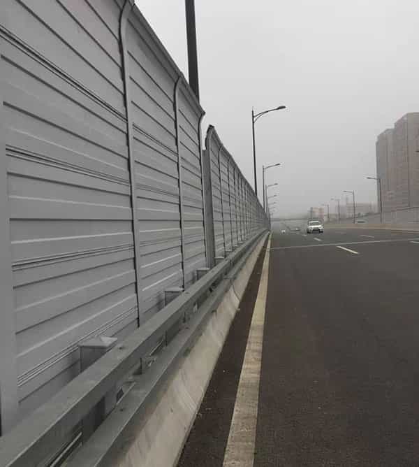 公路聲屏障