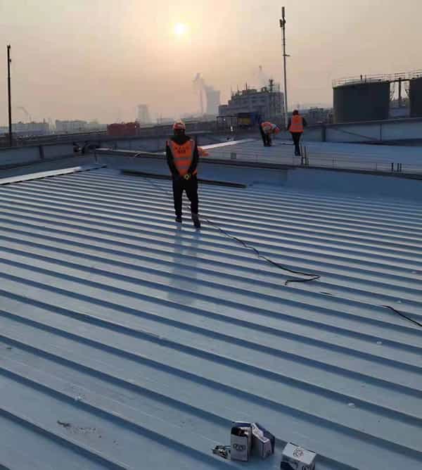 巖棉夾心彩鋼泄爆屋面